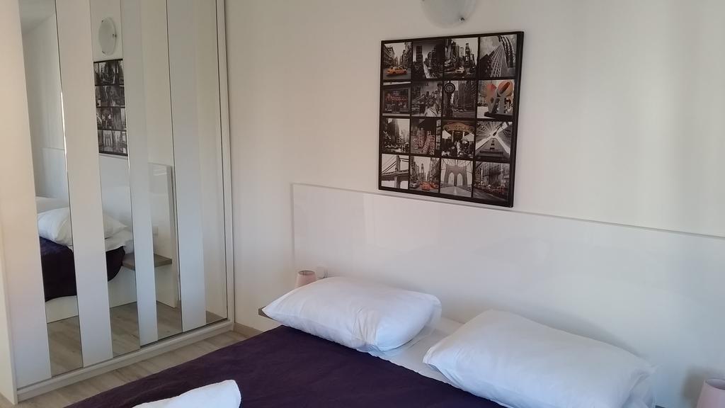 Apartments Silvija Примоштен Экстерьер фото