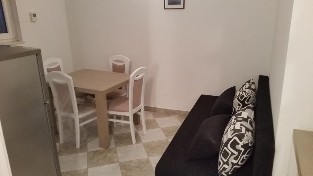 Apartments Silvija Примоштен Экстерьер фото