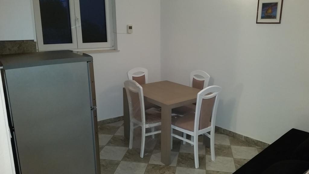 Apartments Silvija Примоштен Экстерьер фото