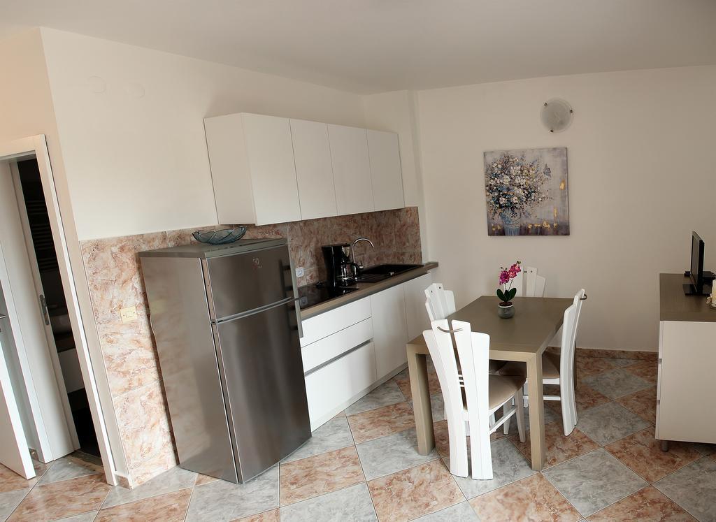 Apartments Silvija Примоштен Экстерьер фото