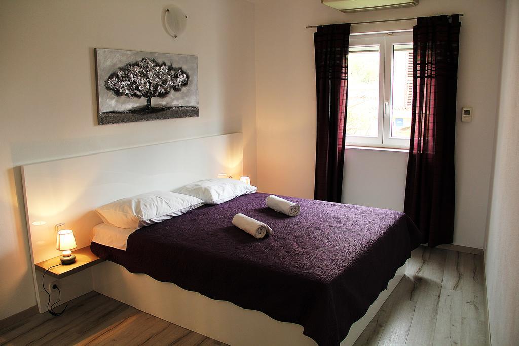 Apartments Silvija Примоштен Экстерьер фото
