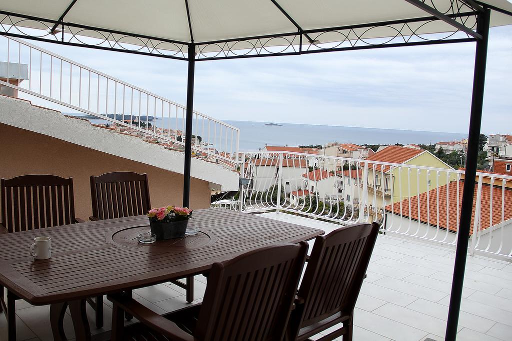 Apartments Silvija Примоштен Экстерьер фото