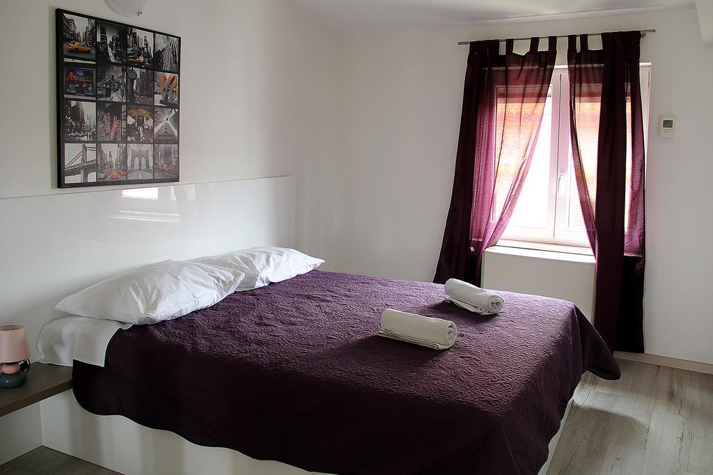 Apartments Silvija Примоштен Экстерьер фото