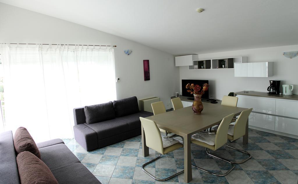 Apartments Silvija Примоштен Экстерьер фото