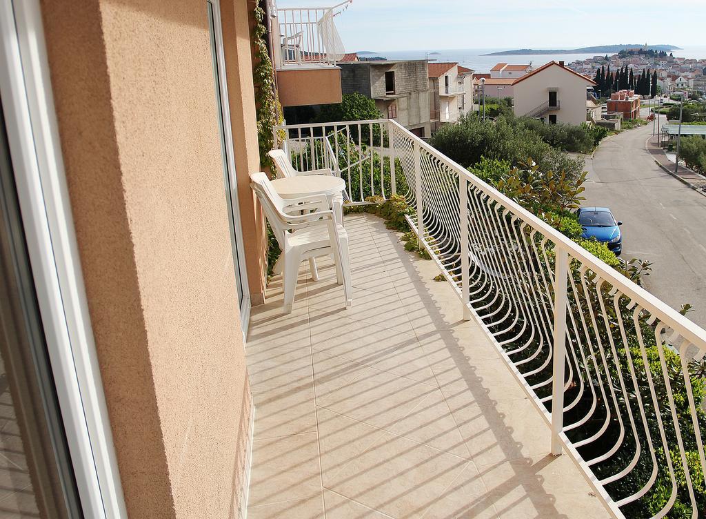 Apartments Silvija Примоштен Экстерьер фото