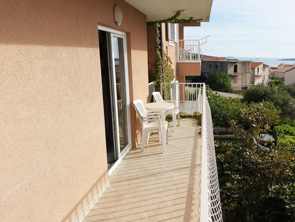 Apartments Silvija Примоштен Экстерьер фото