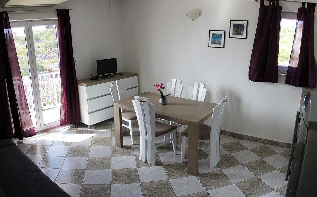 Apartments Silvija Примоштен Экстерьер фото