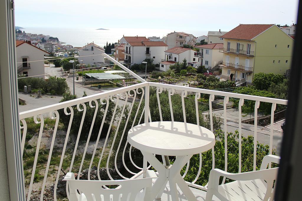 Apartments Silvija Примоштен Экстерьер фото