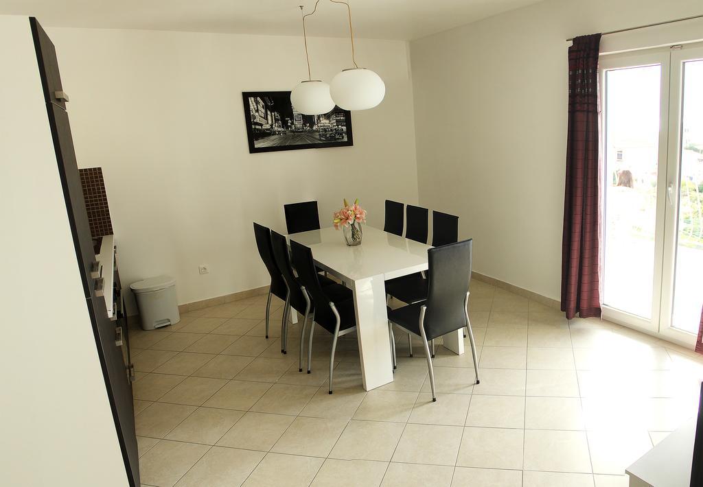 Apartments Silvija Примоштен Экстерьер фото