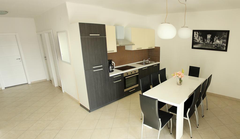 Apartments Silvija Примоштен Экстерьер фото