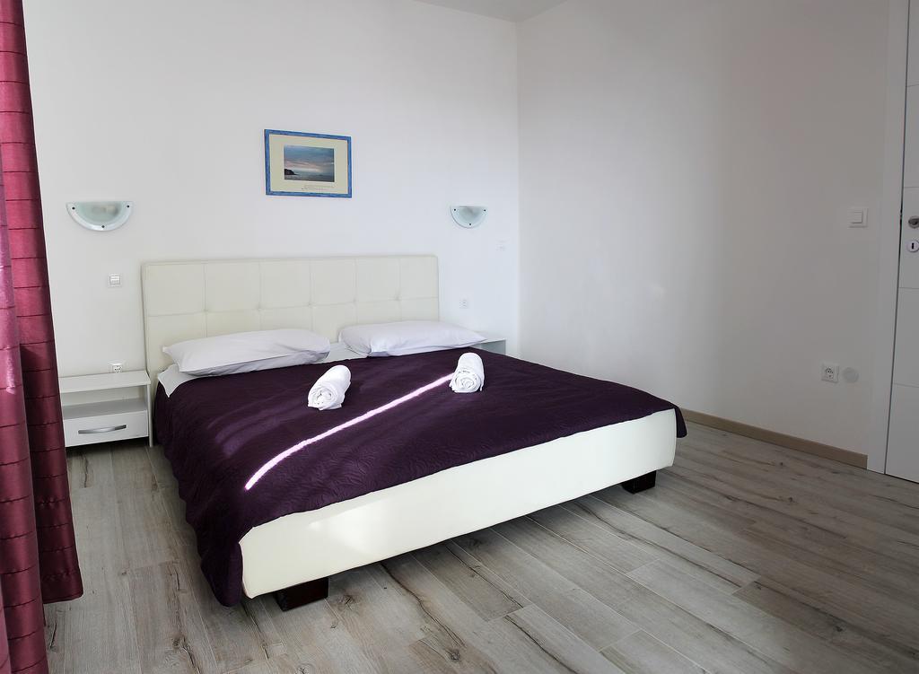 Apartments Silvija Примоштен Экстерьер фото