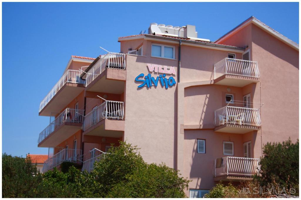 Apartments Silvija Примоштен Экстерьер фото